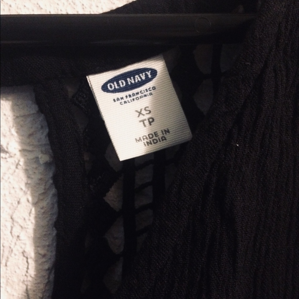 Old Navy Sleeveless Blouse - Picture 5 of 7